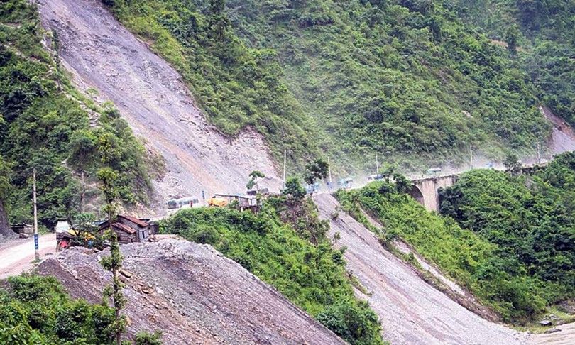 बाह्र दिनपछि खुल्यो अवरुद्ध न्यालु सडक